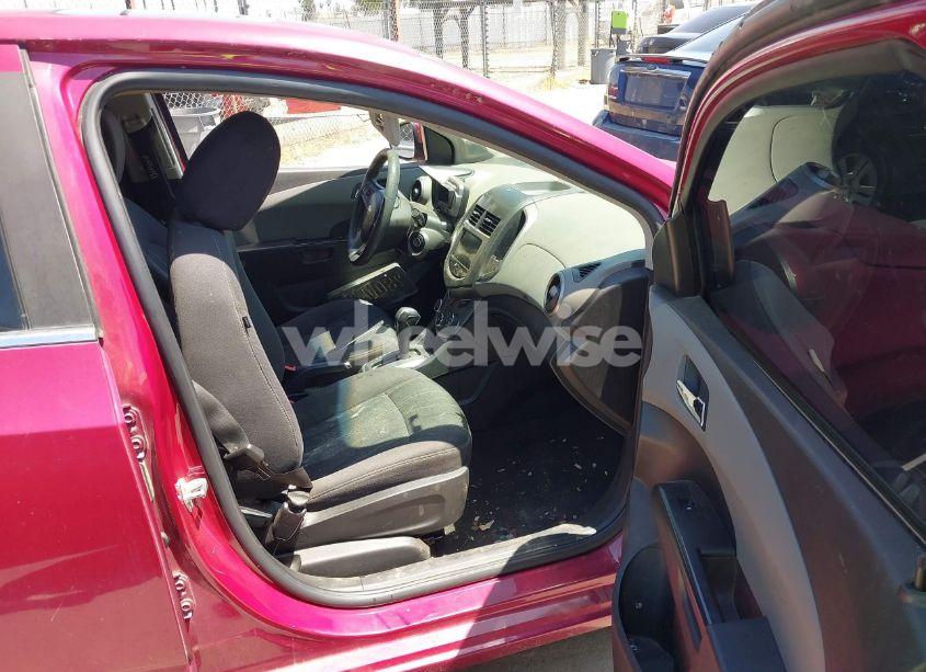 Photo 5 of 2014 Chevrolet Sonic LT AUTO (VIN 1G1JC5SH7E4121869)