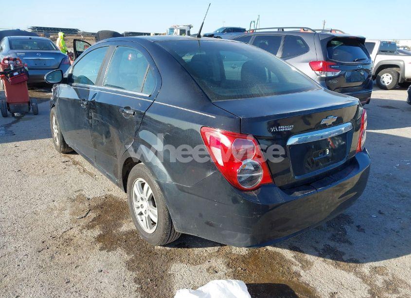 Photo 3 of 2014 Chevrolet Sonic LT AUTO (VIN 1G1JC5SH7E4127137)