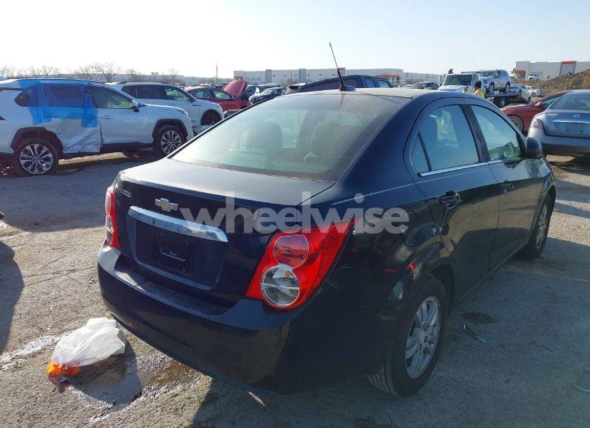 Photo 4 of 2014 Chevrolet Sonic LT AUTO (VIN 1G1JC5SH7E4127137)