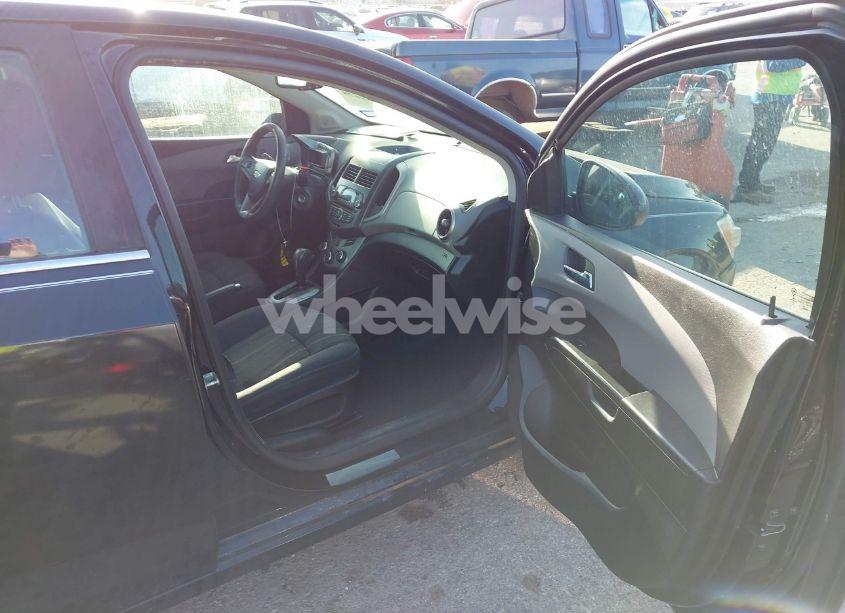 Photo 5 of 2014 Chevrolet Sonic LT AUTO (VIN 1G1JC5SH7E4127137)