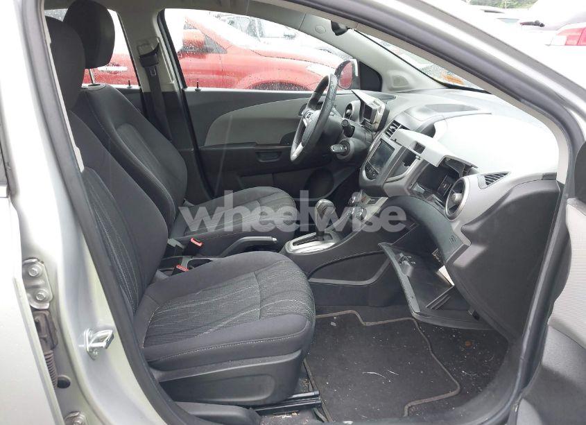 Photo 5 of 2014 Chevrolet Sonic LT AUTO (VIN 1G1JC5SH7E4131057)