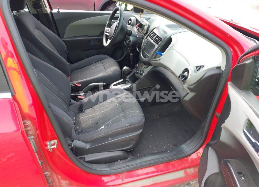 Photo 5 of 2014 Chevrolet Sonic LT AUTO (VIN 1G1JC5SH7E4149946)