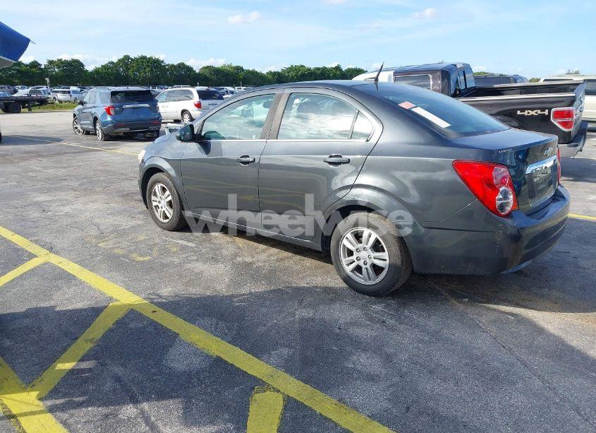 Photo 3 of 2014 Chevrolet Sonic LT AUTO (VIN 1G1JC5SH7E4150384)