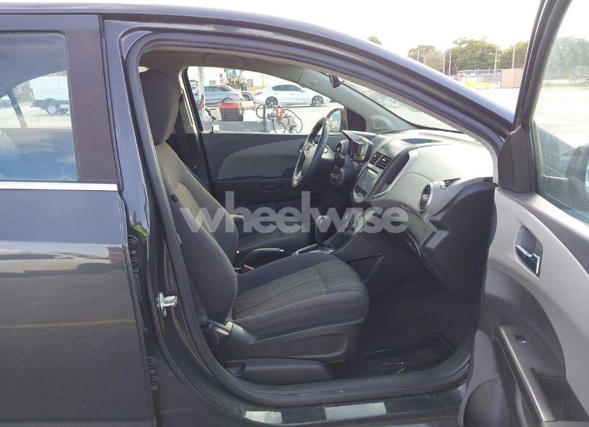 Photo 5 of 2014 Chevrolet Sonic LT AUTO (VIN 1G1JC5SH7E4150384)