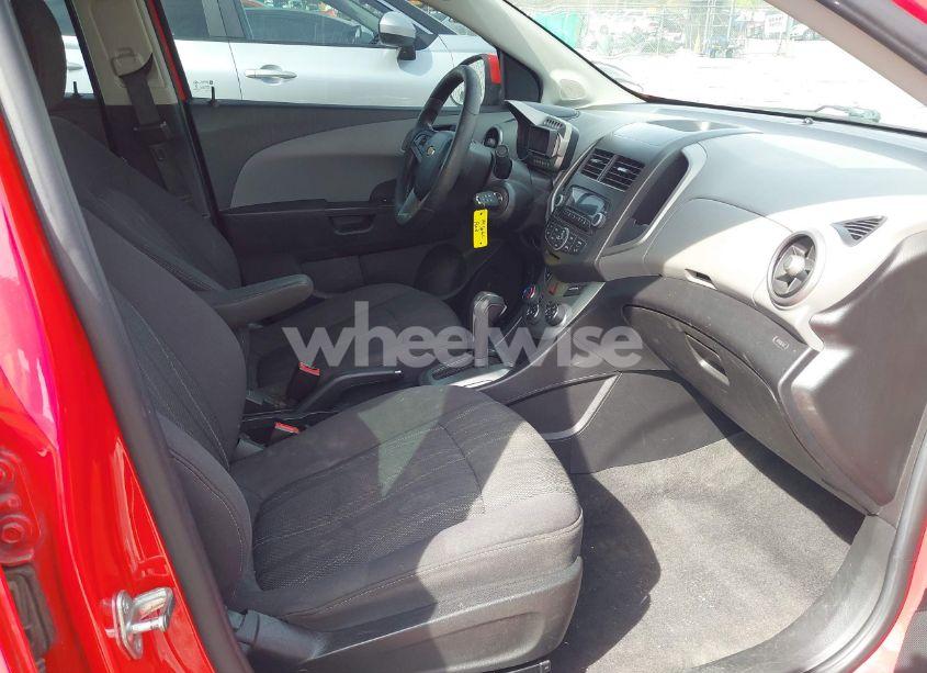 Photo 5 of 2014 Chevrolet Sonic LT AUTO (VIN 1G1JC5SH7E4178332)