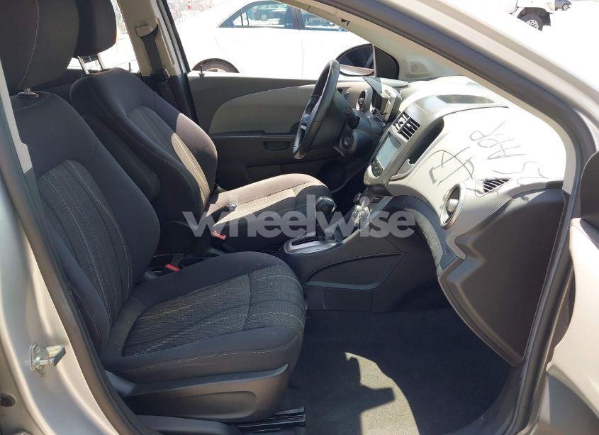 Photo 5 of 2015 Chevrolet Sonic LT AUTO (VIN 1G1JC5SH7F4101381)