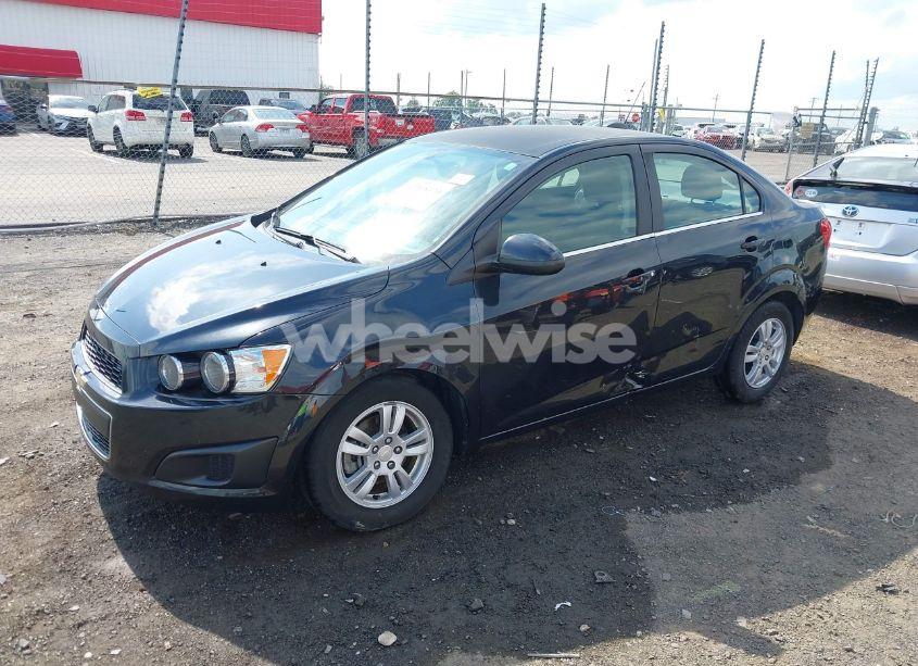 Photo 2 of 2015 Chevrolet Sonic LT AUTO (VIN 1G1JC5SH7F4131397)