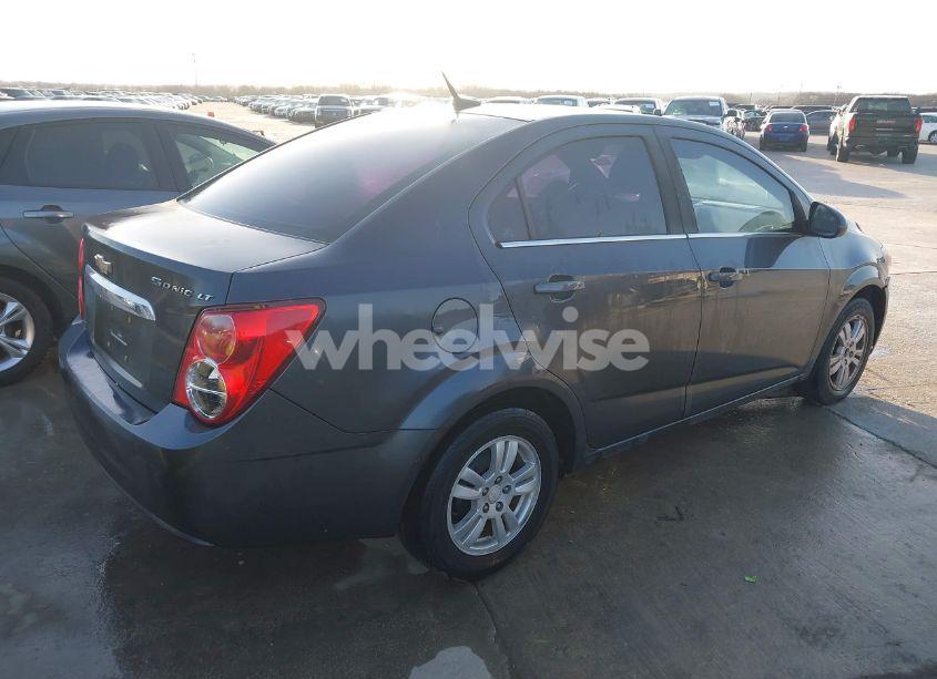 Photo 4 of 2013 Chevrolet Sonic LT AUTO (VIN 1G1JC5SH8D4211854)