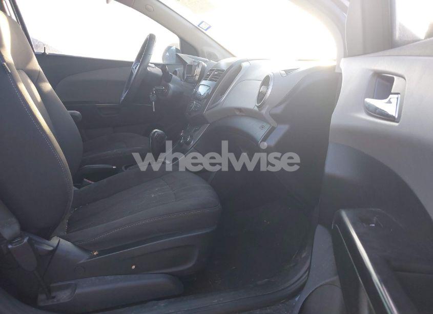 Photo 5 of 2013 Chevrolet Sonic LT AUTO (VIN 1G1JC5SH8D4211854)