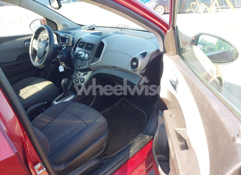 Photo 5 of 2014 Chevrolet Sonic LT AUTO (VIN 1G1JC5SH8E4153469)