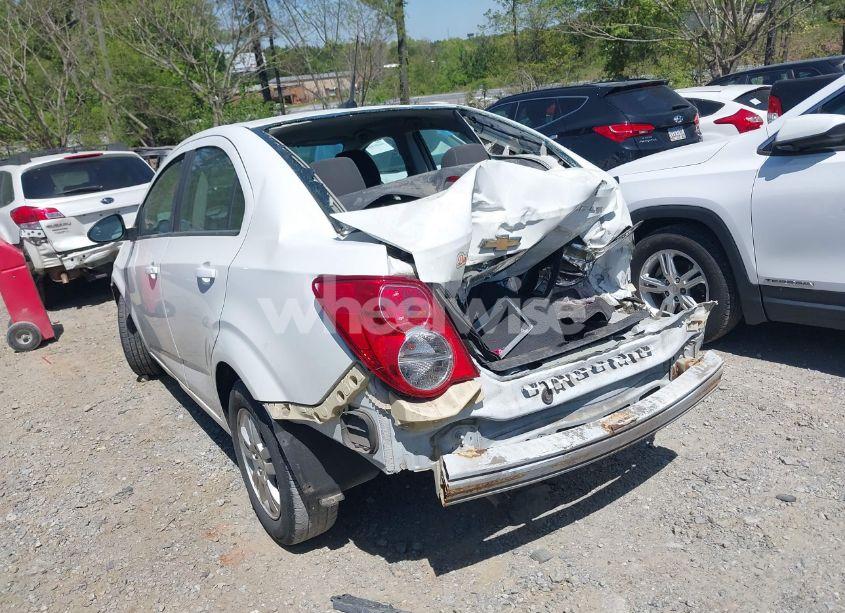 Photo 3 of 2014 Chevrolet Sonic LT AUTO (VIN 1G1JC5SH8E4169140)