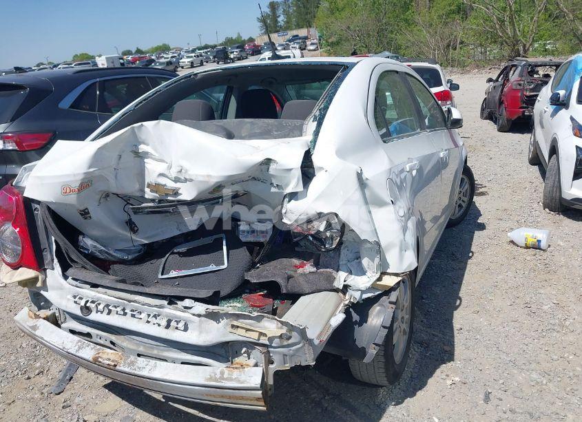 Photo 4 of 2014 Chevrolet Sonic LT AUTO (VIN 1G1JC5SH8E4169140)