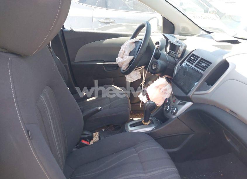 Photo 5 of 2014 Chevrolet Sonic LT AUTO (VIN 1G1JC5SH8E4169140)