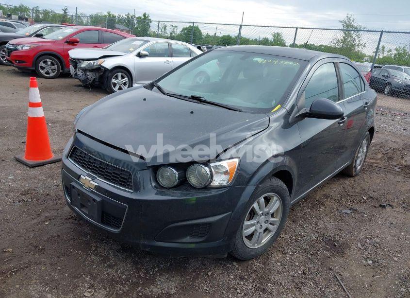 Photo 2 of 2014 Chevrolet Sonic LT AUTO (VIN 1G1JC5SH8E4235864)