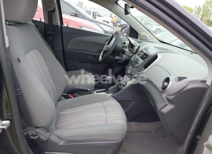 Photo 5 of 2014 Chevrolet Sonic LT AUTO (VIN 1G1JC5SH8E4235864)