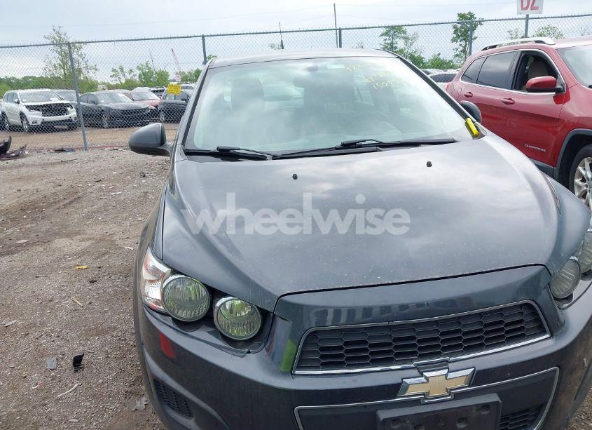 Photo 6 of 2014 Chevrolet Sonic LT AUTO (VIN 1G1JC5SH8E4235864)