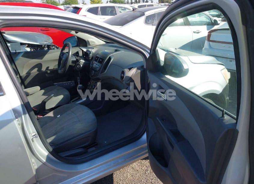 Photo 5 of 2012 Chevrolet Sonic 2LT (VIN 1G1JC5SH9C4136290)