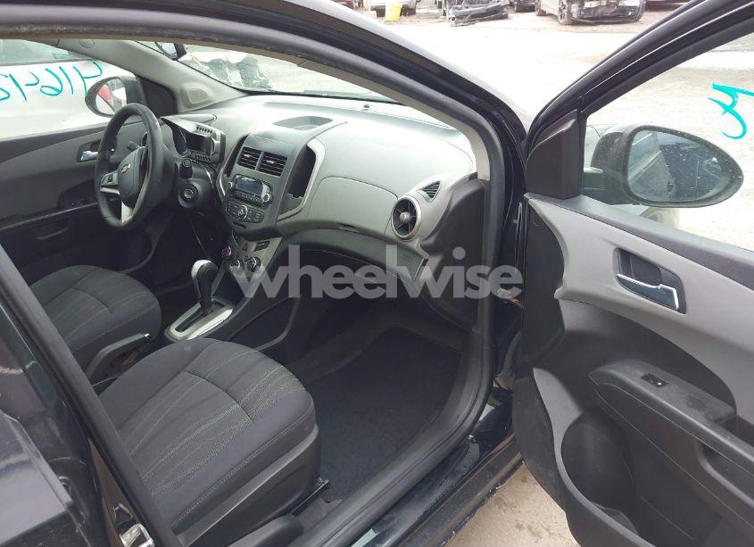 Photo 5 of 2012 Chevrolet Sonic 2LT (VIN 1G1JC5SH9C4165854)