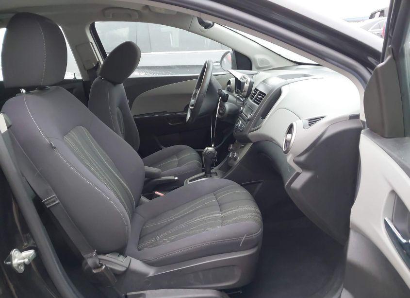 Photo 5 of 2013 Chevrolet Sonic LT AUTO (VIN 1G1JC5SH9D4100097)