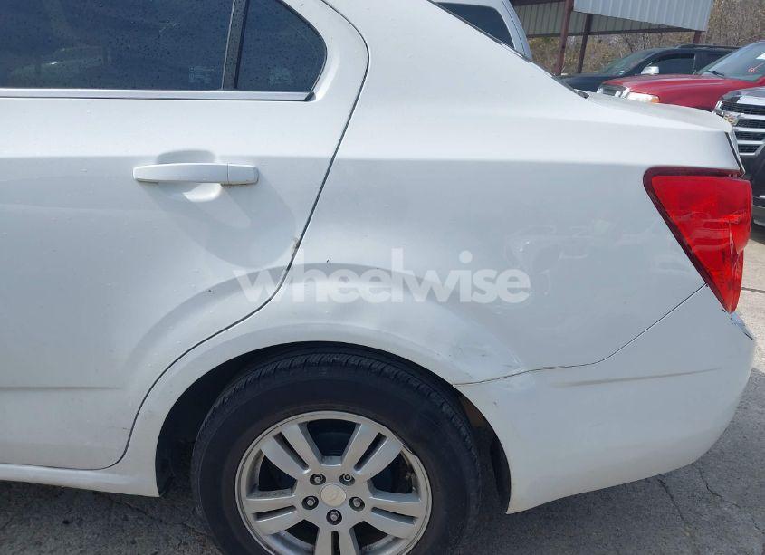 Photo 6 of 2013 Chevrolet Sonic LT AUTO (VIN 1G1JC5SH9D4100987)