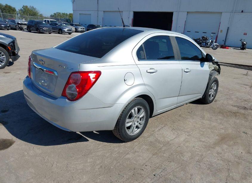 Photo 4 of 2013 Chevrolet Sonic LT AUTO (VIN 1G1JC5SH9D4142169)