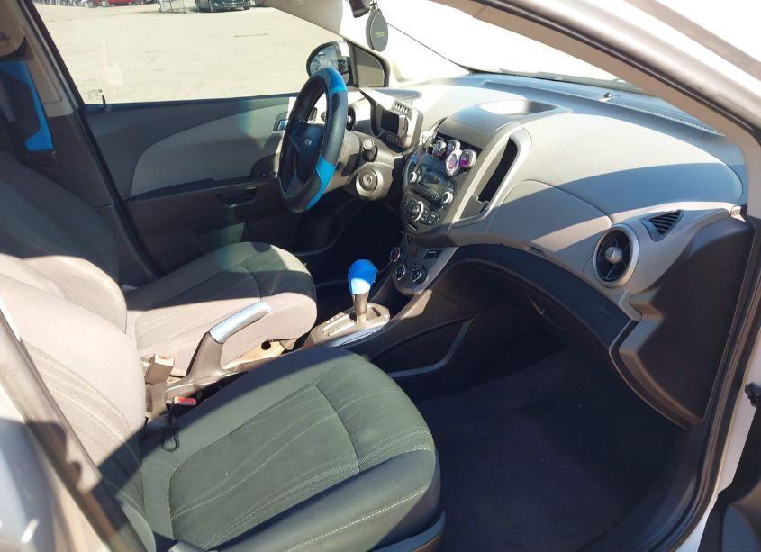 Photo 5 of 2013 Chevrolet Sonic LT AUTO (VIN 1G1JC5SH9D4142169)