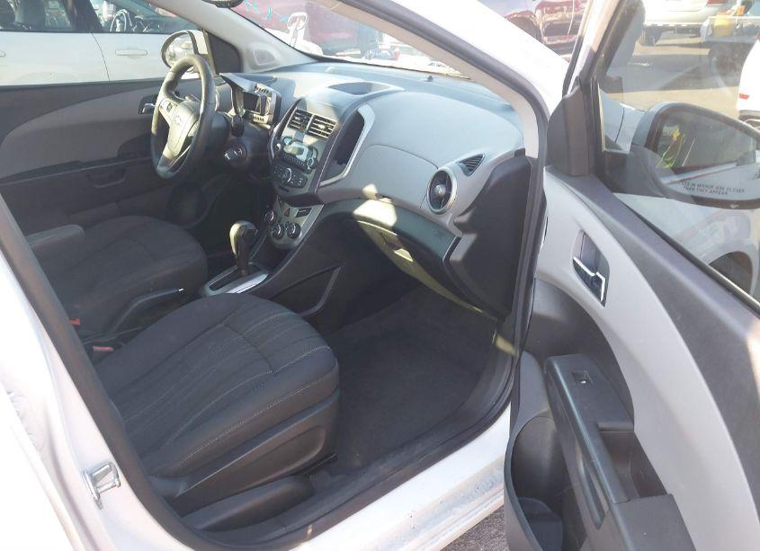 Photo 5 of 2013 Chevrolet Sonic LT AUTO (VIN 1G1JC5SH9D4142477)