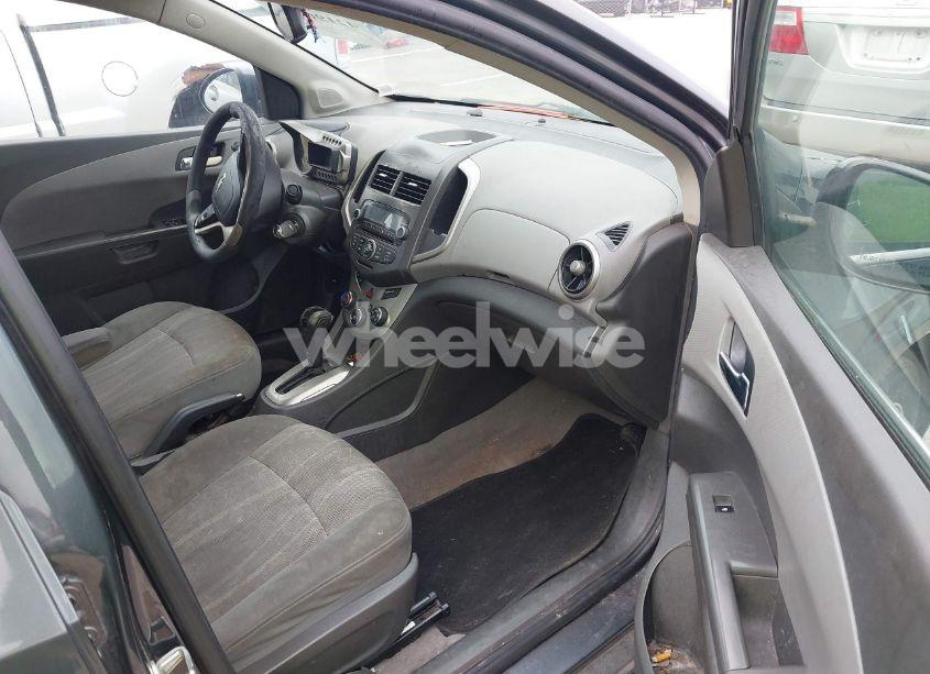 Photo 5 of 2013 Chevrolet Sonic LT (VIN 1G1JC5SH9D4201088)