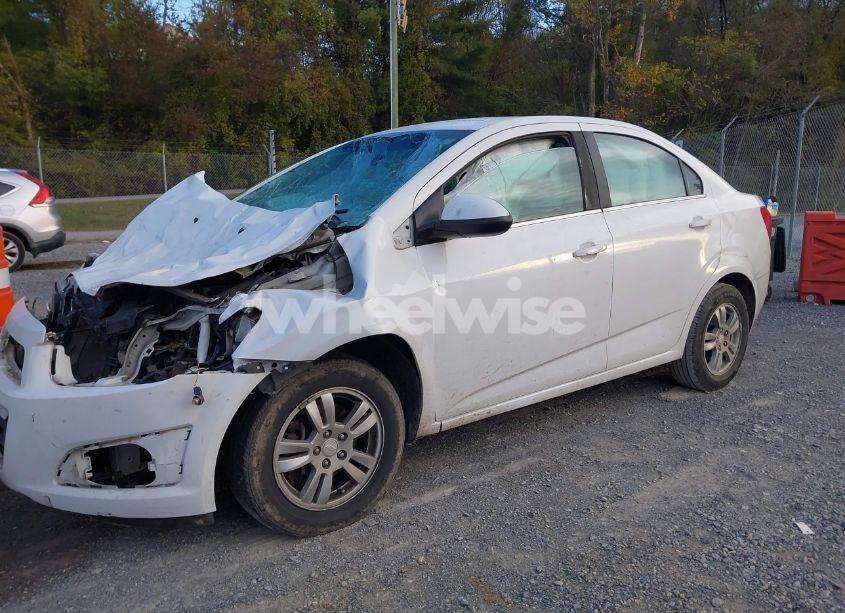 Photo 2 of 2014 Chevrolet Sonic LT AUTO (VIN 1G1JC5SH9E4101901)