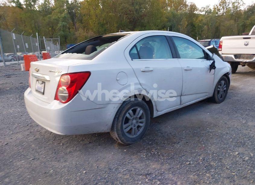 Photo 4 of 2014 Chevrolet Sonic LT AUTO (VIN 1G1JC5SH9E4101901)