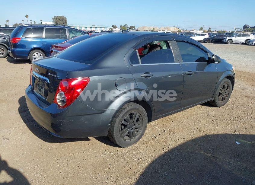 Photo 4 of 2014 Chevrolet Sonic LT AUTO (VIN 1G1JC5SH9E4109920)