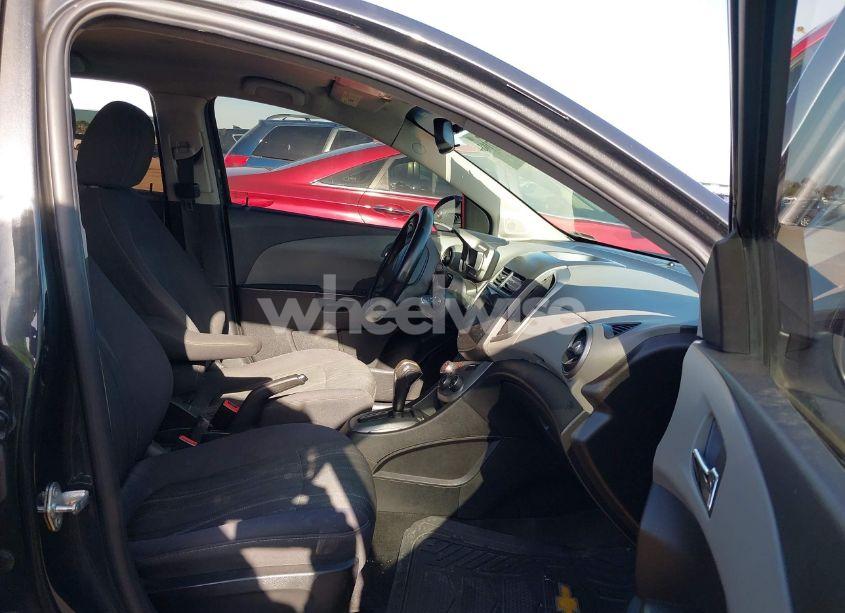 Photo 5 of 2014 Chevrolet Sonic LT AUTO (VIN 1G1JC5SH9E4109920)