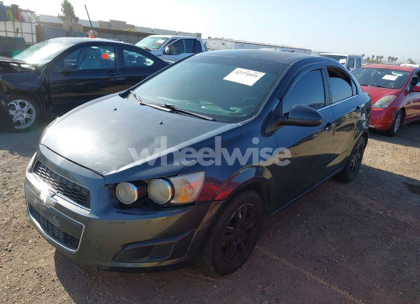 Photo 6 of 2014 Chevrolet Sonic LT AUTO (VIN 1G1JC5SH9E4109920)