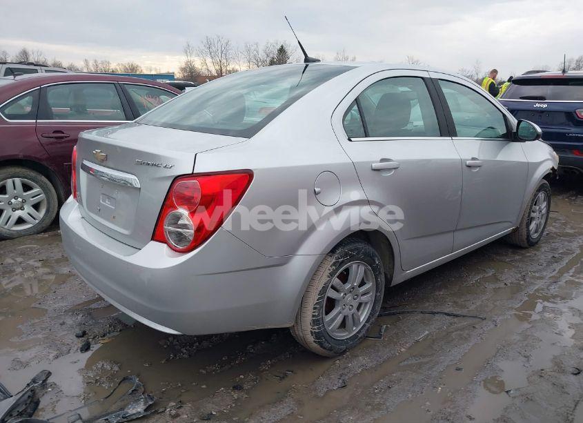 Photo 4 of 2014 Chevrolet Sonic LT AUTO (VIN 1G1JC5SH9E4164223)