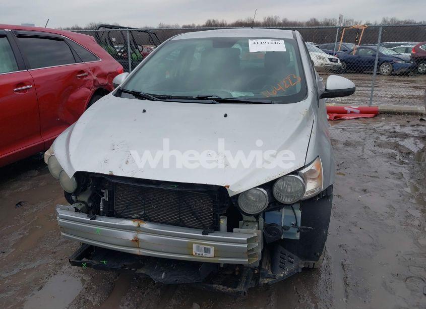 Photo 6 of 2014 Chevrolet Sonic LT AUTO (VIN 1G1JC5SH9E4164223)