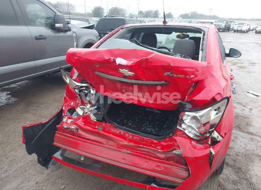 Photo 6 of 2014 Chevrolet Sonic LT AUTO (VIN 1G1JC5SH9E4209984)