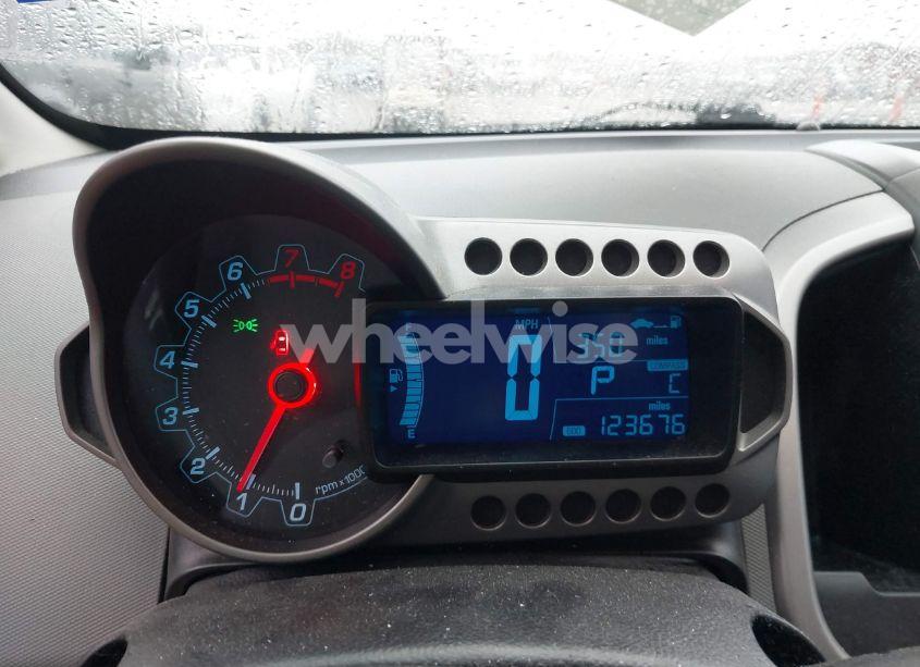 Photo 7 of 2014 Chevrolet Sonic LT AUTO (VIN 1G1JC5SH9E4209984)