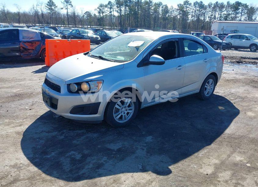 Photo 2 of 2014 Chevrolet Sonic LT AUTO (VIN 1G1JC5SH9E4231046)