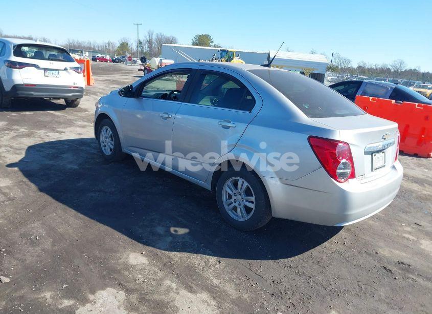 Photo 3 of 2014 Chevrolet Sonic LT AUTO (VIN 1G1JC5SH9E4231046)