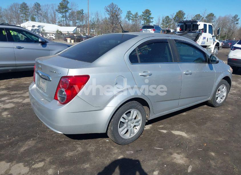 Photo 4 of 2014 Chevrolet Sonic LT AUTO (VIN 1G1JC5SH9E4231046)