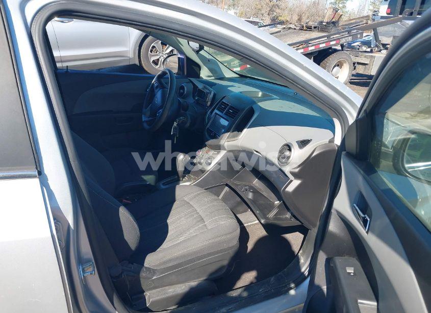 Photo 5 of 2014 Chevrolet Sonic LT AUTO (VIN 1G1JC5SH9E4231046)