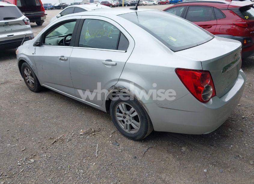 Photo 3 of 2014 Chevrolet Sonic LT AUTO (VIN 1G1JC5SH9E4235730)