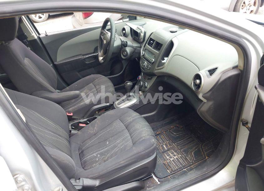 Photo 5 of 2014 Chevrolet Sonic LT AUTO (VIN 1G1JC5SH9E4235730)