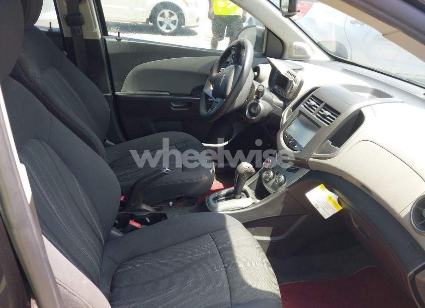 Photo 5 of 2015 Chevrolet Sonic LT AUTO (VIN 1G1JC5SH9F4108042)