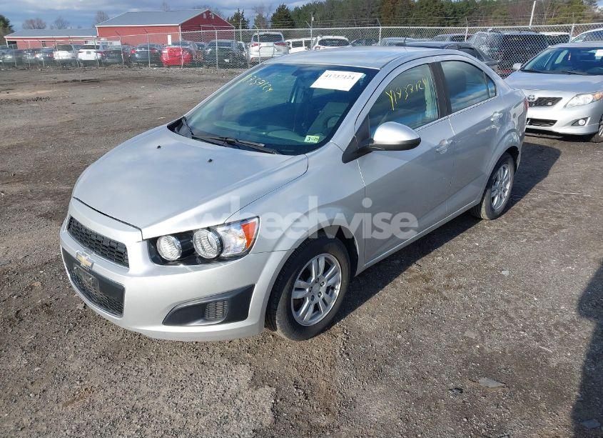 Photo 2 of 2015 Chevrolet Sonic LT AUTO (VIN 1G1JC5SH9F4157919)