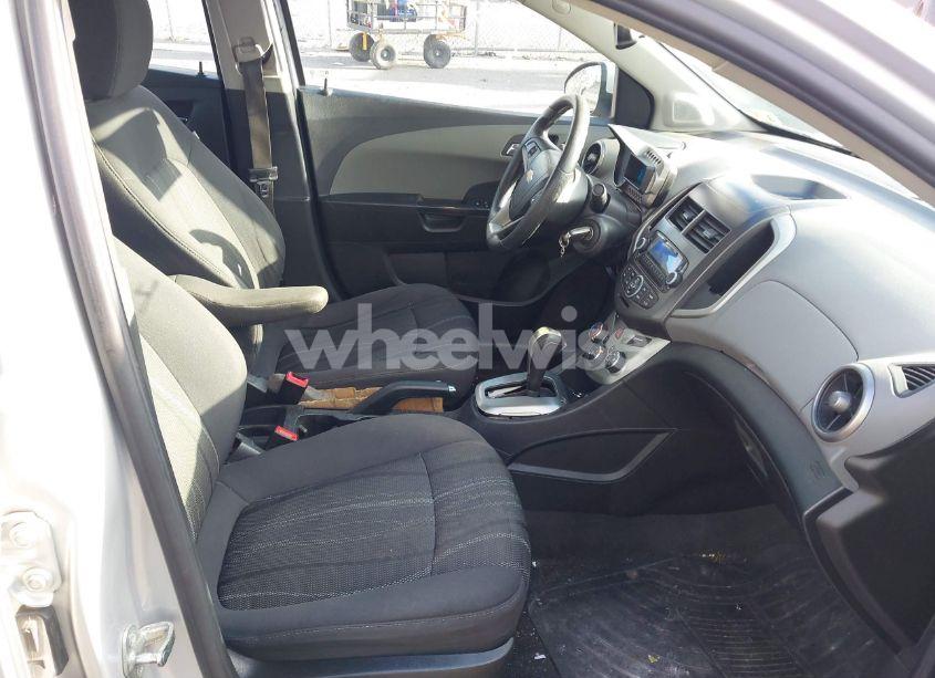 Photo 5 of 2015 Chevrolet Sonic LT AUTO (VIN 1G1JC5SH9F4157919)