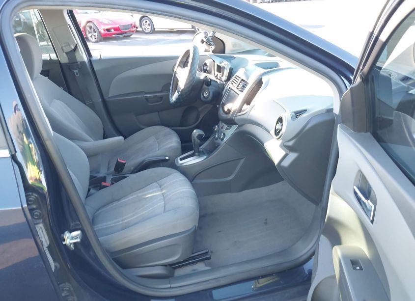 Photo 5 of 2015 Chevrolet Sonic LT AUTO (VIN 1G1JC5SH9F4158326)