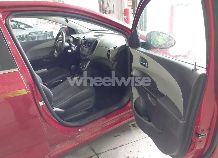 Photo 5 of 2015 Chevrolet Sonic LT AUTO (VIN 1G1JC5SH9F4160044)