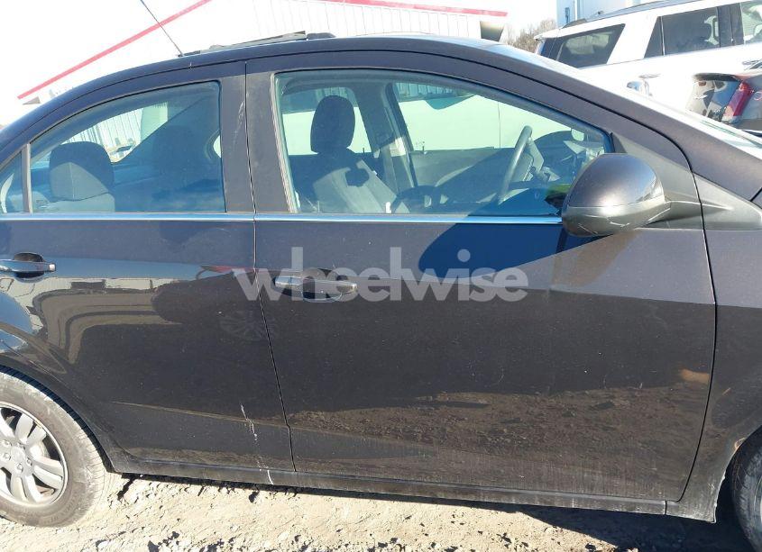 Photo 14 of 2015 Chevrolet Sonic LT AUTO (VIN 1G1JC5SH9F4160724)