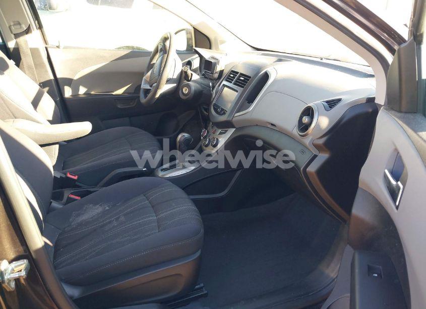 Photo 5 of 2015 Chevrolet Sonic LT AUTO (VIN 1G1JC5SH9F4160724)